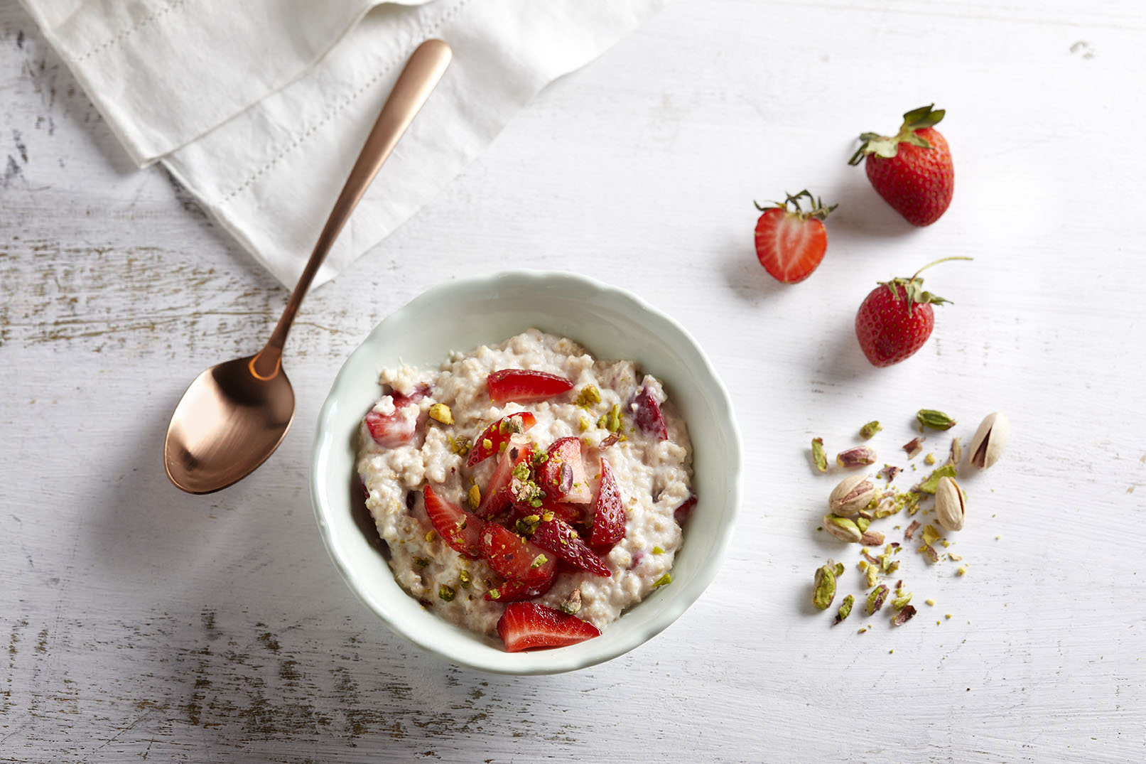YOGURT AND STRAWBERRIES PORRIDGE
